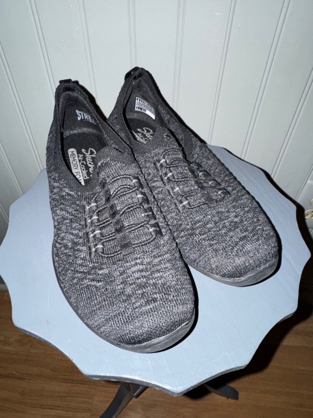 Women’s sketchers air-cooled, memory foam —slip on sneakers size 6